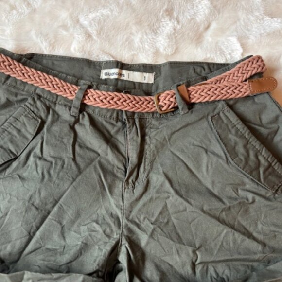 2/$40 Bluenotes Low Rise Shortie Green Shorts with Belt Ladies/Junior Size 1 - Picture 8 of 13